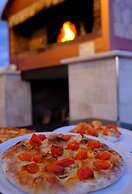 Tenuta con due Abitazioni Indipendenti e Piscina