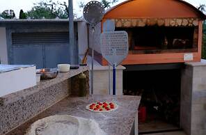 Tenuta con due Abitazioni Indipendenti e Piscina