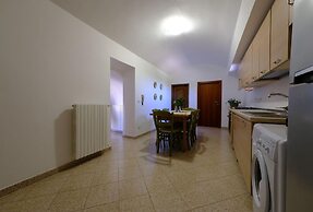 Tenuta con due Abitazioni Indipendenti e Piscina