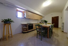 Tenuta con due Abitazioni Indipendenti e Piscina