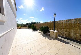 Tenuta con due Abitazioni Indipendenti e Piscina