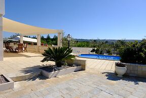 Tenuta con due Abitazioni Indipendenti e Piscina