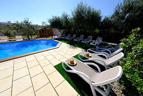 Tenuta con due Abitazioni Indipendenti e Piscina