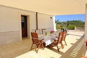 Tenuta con due Abitazioni Indipendenti e Piscina