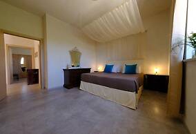 Tenuta con due Abitazioni Indipendenti e Piscina