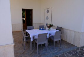 Tenuta con due Abitazioni Indipendenti e Piscina