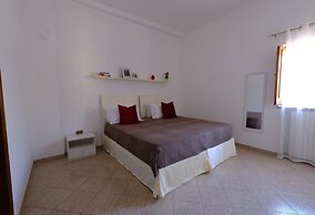 Tenuta con due Abitazioni Indipendenti e Piscina