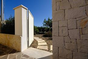 Tenuta con due Abitazioni Indipendenti e Piscina