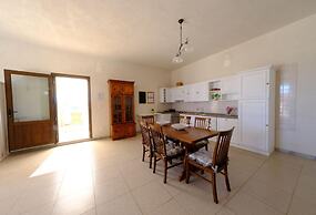 Tenuta con due Abitazioni Indipendenti e Piscina