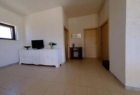 Tenuta con due Abitazioni Indipendenti e Piscina