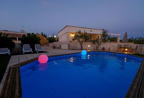 Tenuta con due Abitazioni Indipendenti e Piscina