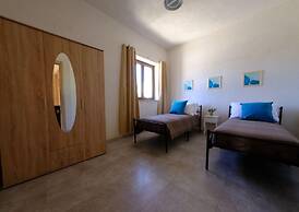 Tenuta con due Abitazioni Indipendenti e Piscina