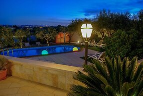 Tenuta con due Abitazioni Indipendenti e Piscina