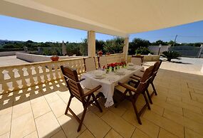 Tenuta con due Abitazioni Indipendenti e Piscina