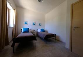 Tenuta con due Abitazioni Indipendenti e Piscina