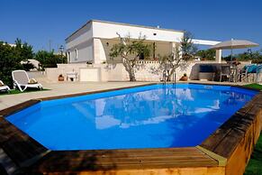 Tenuta con due Abitazioni Indipendenti e Piscina