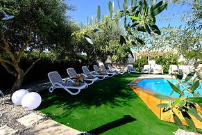 Tenuta con due Abitazioni Indipendenti e Piscina