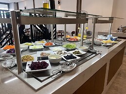 Star Land Hotel Bastos