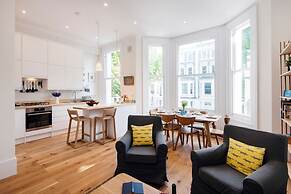 The Stunning Philbeach Garden Apartment