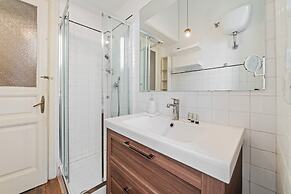 Bright and Spacious Philbeach Garden Apartment