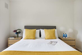 Bright and Spacious Philbeach Garden Apartment