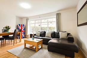 Bright and Spacious Philbeach Garden Apartment
