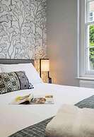 Bright and Modern Bayswater Apartment
