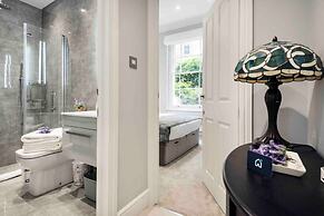 Bright and Modern Bayswater Apartment