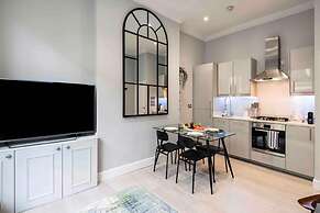 Bright and Modern Bayswater Apartment