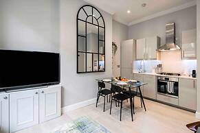 Bright and Modern Bayswater Apartment