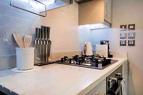Bright and Modern Bayswater Apartment