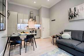 Bright and Modern Bayswater Apartment