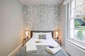 Bright and Modern Bayswater Apartment