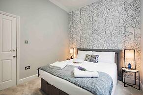 Bright and Modern Bayswater Apartment