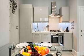 Bright and Modern Bayswater Apartment