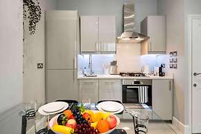 Bright and Modern Bayswater Apartment
