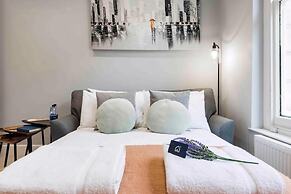 Bright and Modern Bayswater Apartment