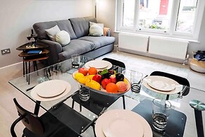 Bright and Modern Bayswater Apartment