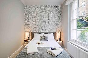 Bright and Modern Bayswater Apartment