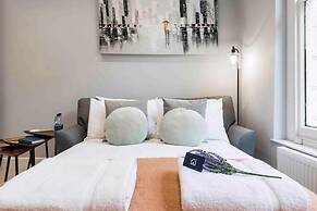 Bright and Modern Bayswater Apartment