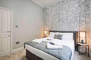 Bright and Modern Bayswater Apartment