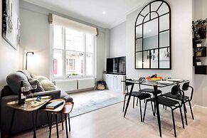 Bright and Modern Bayswater Apartment