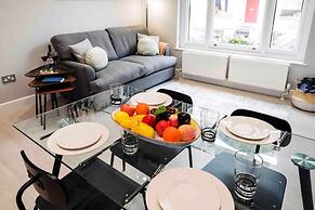 Bright and Modern Bayswater Apartment