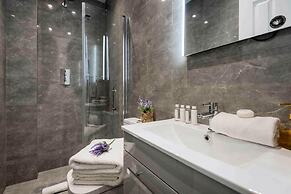 Bright and Modern Bayswater Apartment