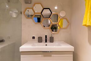 Bright Warwick Chambers Apartment