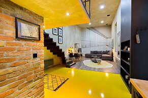 Bright Warwick Chambers Apartment