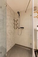 Bright Warwick Chambers Apartment