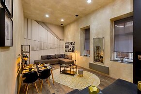 Bright Warwick Chambers Apartment