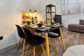 Bright Warwick Chambers Apartment