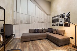 Bright Warwick Chambers Apartment